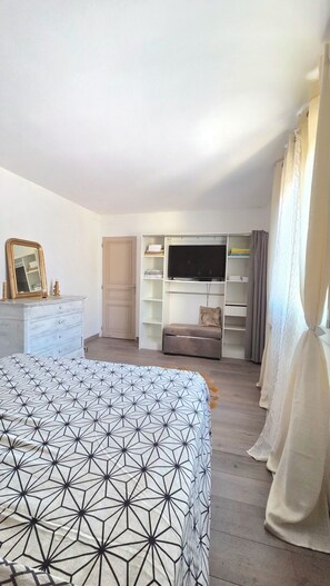 2 dormitorios, tabla de planchar con plancha, wifi gratis y ropa de cama