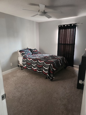 3 bedrooms, WiFi, bed sheets - 3-bedroom house in serene Vero Beach with AC comfort. Huge screened in patio (Vero Beach)