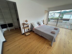 WiFi, bed sheets - Vrbo Property (Venzolasca)