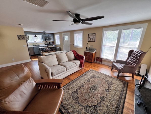 Living area - Black Bear Pines Lodge (Umatilla)