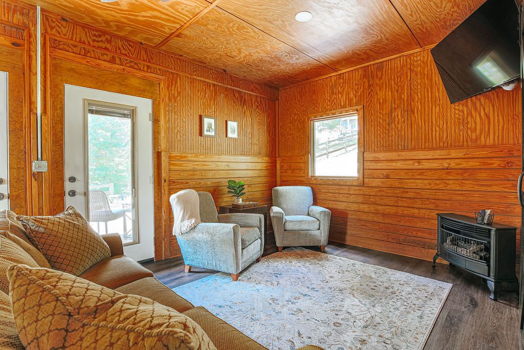Cabin, Private Bathroom (Blue's Barn)