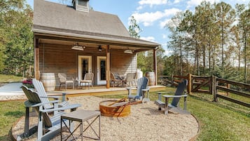 Cabin, Private Bathroom (Blue's Barn) | Exterior