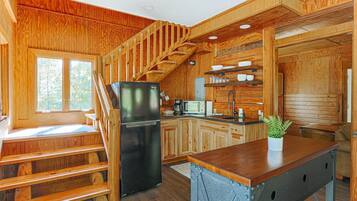 Cabin, Private Bathroom (Blue's Barn) | Interior