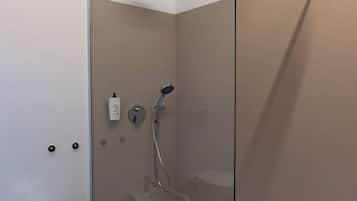 Dusche, Haartrockner, Bidet, Handtücher