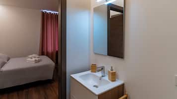 Doccia, asciugacapelli, bidet, asciugamani
