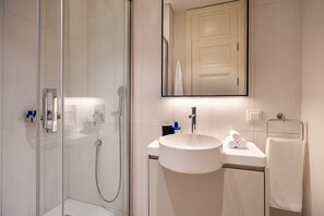 Dusche, Haartrockner, Bidet, Handtücher