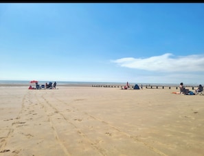 Beach - Beachside caravan retreat, spacious, fun for all age, great location for day out (Dymchurch)