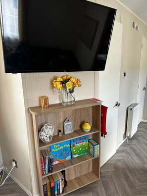 Interior - Beachside caravan retreat, spacious, fun for all age, great location for day out (Dymchurch)