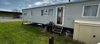 Beachside caravan retreat, spacious, fun for all age, great location for day out