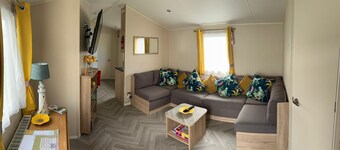Beachside caravan retreat, spacious, fun for all age, great location for day out