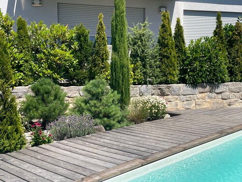 Apartment „Ruhepooloase“ mit privatem Pool, Terrasse und Garten