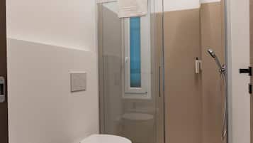 Haartrockner, Bidet, Handtücher, Seife
