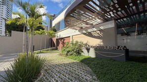 Exterior - Edf. Praia de Gameleira por Yolo (Recife)