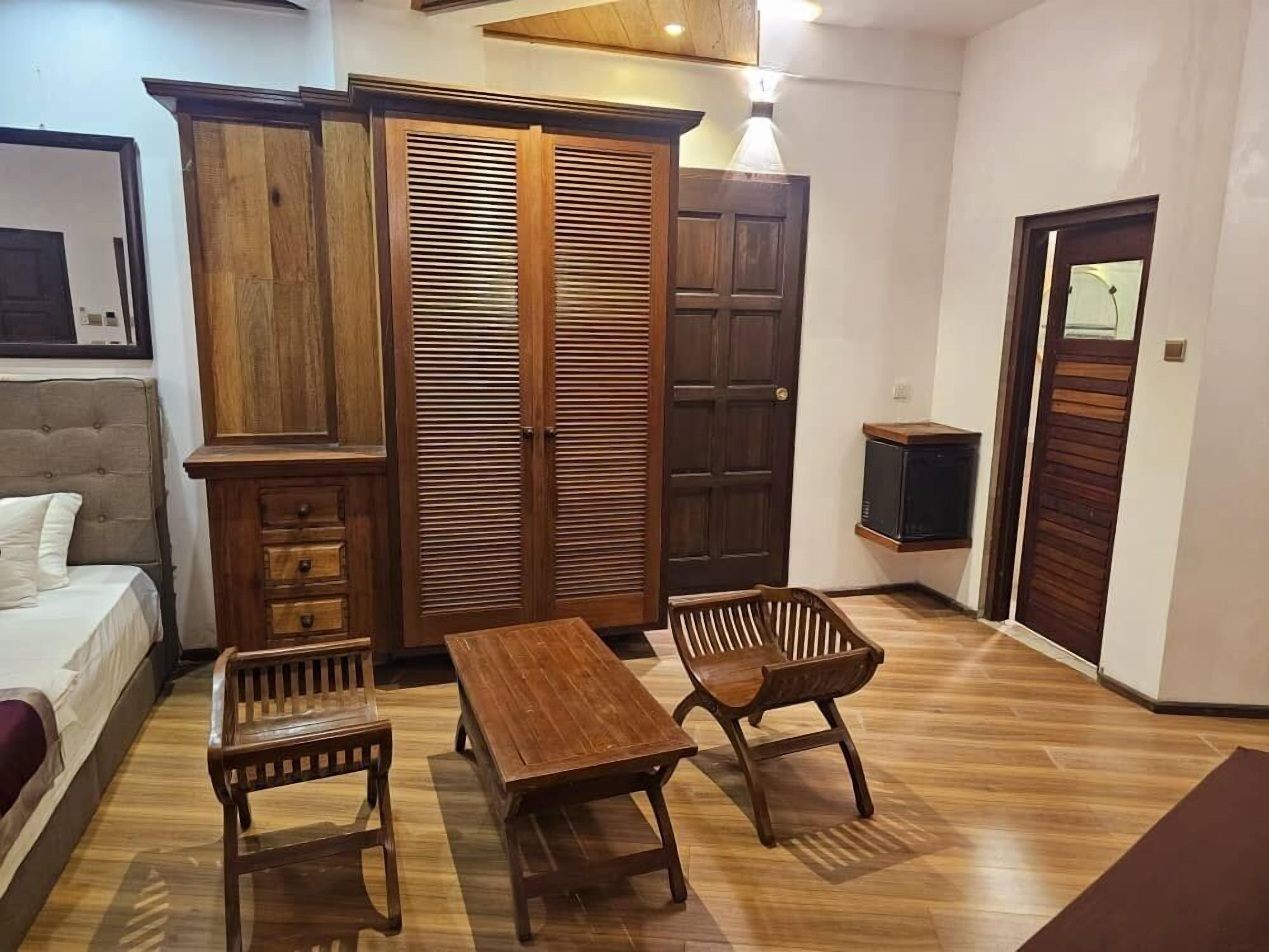 Blackout curtains, soundproofing, iron/ironing board, free WiFi