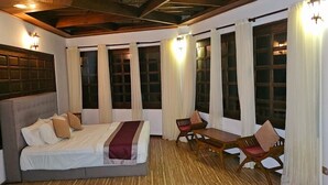 Deluxe Room | Langsir/tirai gelap terus, kalis bunyi, seterika/papan seterika 