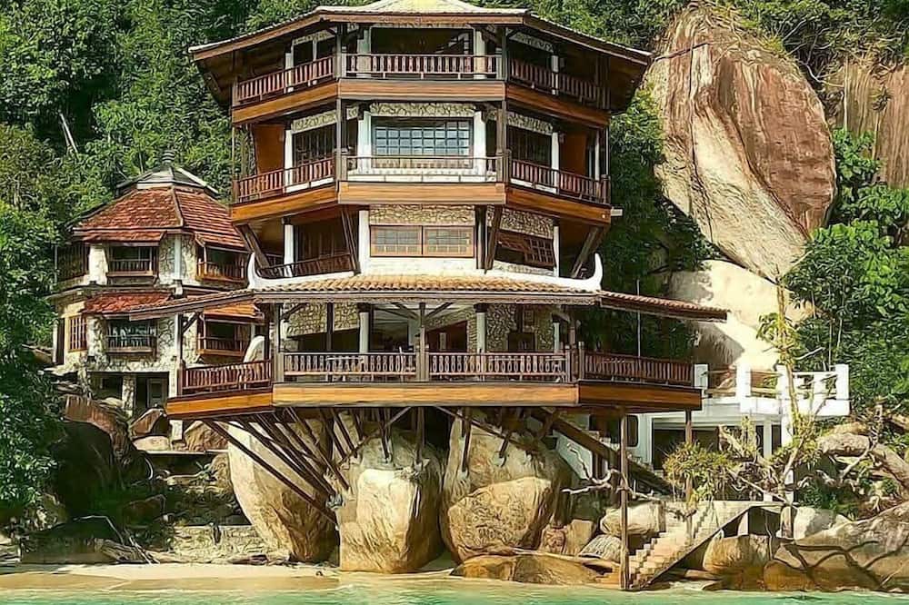 MARINA BAY RESORT TIOMAN