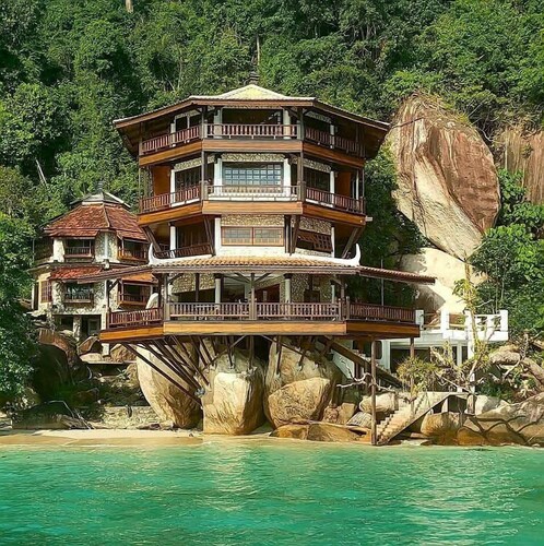MARINA BAY RESORT TIOMAN