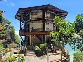 Bungalow | Blackout drapes, soundproofing, iron/ironing board, WiFi (free)
