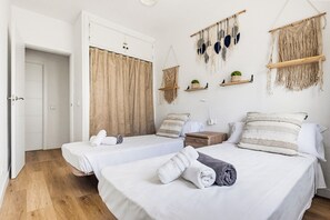 Iron/ironing board, free WiFi, bed sheets - El Escape - Terrace and swimming pool - Menorca (Minorca)