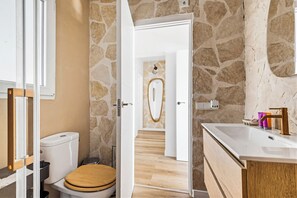 Hair dryer, towels, shampoo - El Escape - Terrace and swimming pool - Menorca (Minorca)