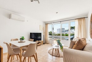 Living area - El Escape Appartement - Menorca (Minorca)