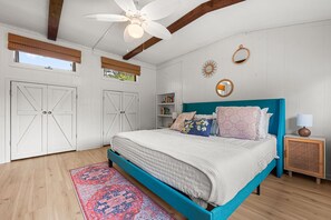 3 slaapkamers, een strijkplank/strijkijzer, gratis wifi, beddengoed
