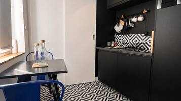 Fridge, microwave, coffee/tea maker, electric kettle