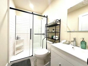 Bathroom - Downtown Jubilee: 2-Bed 2-Bath En Suites & Parking (Halifax)