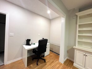 Interior - Downtown Jubilee: 2-Bed 2-Bath En Suites & Parking (Halifax)