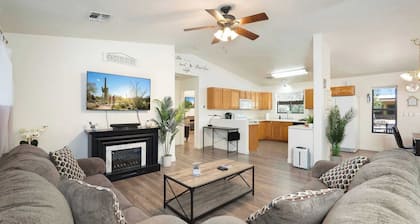 3BR Cozy Retreat, Firepit, Hot Tub, BBQ & Patio