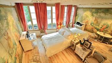2 Schlafzimmer, Schreibtisch, Bügeleisen/Bügelbrett, Reisekinderbett