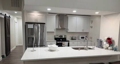 Spacious 4-bedroom farmhouse in tranquil New Port Richey with AC