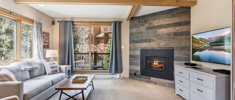 Smart TV, fireplace