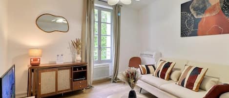 Classic Apartment, City View | Living area | 110-cm Smart TV with digital channels