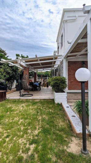 Terrace/patio - Tirrenia, House 100 m from the Sea with a Large Garden (Toscana)