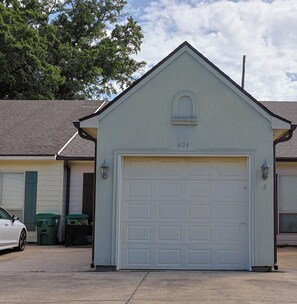 Exterior - Sweet Stay Lovely 2-bedroom condo with AC in charming Lafayette (Lafayette)