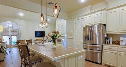Sweet Stay Lovely 2-bedroom condo with AC in charming Lafayette