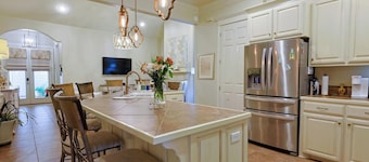 Sweet Stay Lovely 2-bedroom condo with AC in charming Lafayette