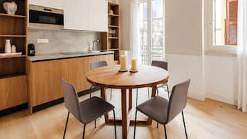 Extra Large Room | Instalaciones de cocina compartidas | Frigorífico pequeño, máquina de café espresso y hervidor eléctrico