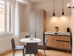 Extra Large Studio with Kitchenette and Sofa Bed | 客廳 | 智能電視