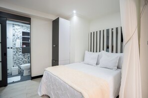 Double Room | Free WiFi - Casa Calasanz (Medellín)
