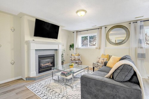 Spacious 2 Bed, 2 Bath Spotless Hideaway