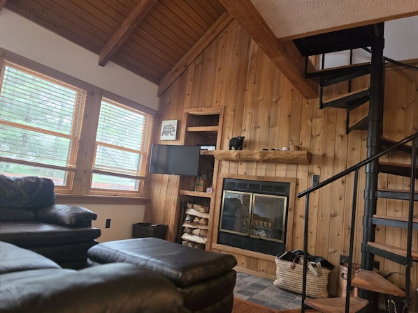 TV, fireplace - Black Bear Resort - Serene Cabin Retreat | Views, Deck & Resort Access (Davis)