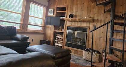 Black Bear Resort - Serene Cabin Retreat | Views, Deck & Resort Access