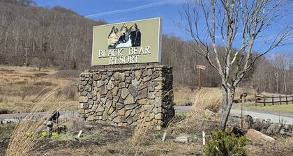 Black Bear Resort - Serene Cabin Retreat | Views, Deck & Resort Access