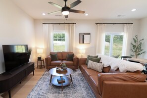 Smart TV - Premium 4BR Home by Havenlight Luxury Stays (Lynchburg)