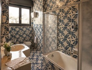Basic Double Room | Bathroom | Hair dryer, towels, soap, shampoo - Aia del vento (Cisternino)