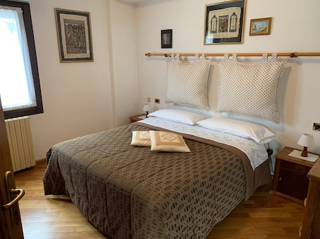 3 bedrooms, iron/ironing board, WiFi, bed sheets. Apartment 'Terrazza Valtellina' with Mountain View, Shared Terrace and Wi-Fi