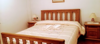 Appartamento 'Terrazza Valtellina' con Vista Montagna, Terrazza in Comune e Wi-Fi