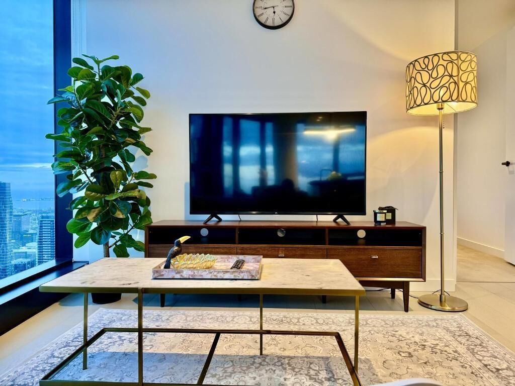 Basic Studio, City View | Living area